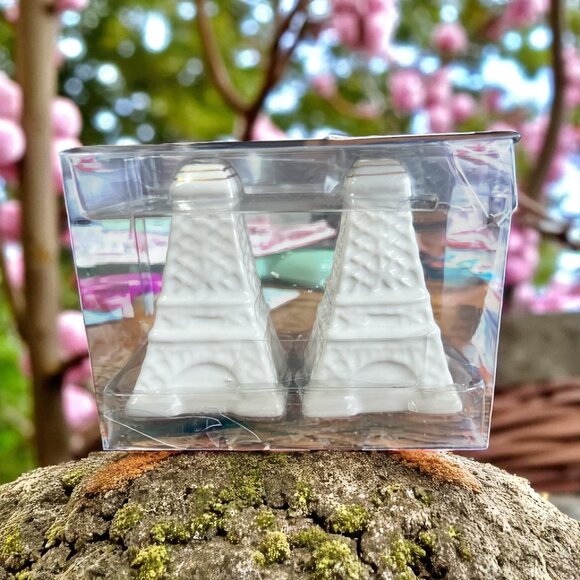 Eiffel Tower Salt & Pepper Set - Picture 1 of 1